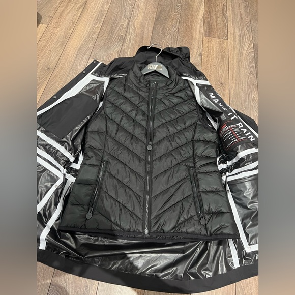 MOOSE KNUCKLES
Toney 3-in-1 Rain Jacket - Picture 5 of 6